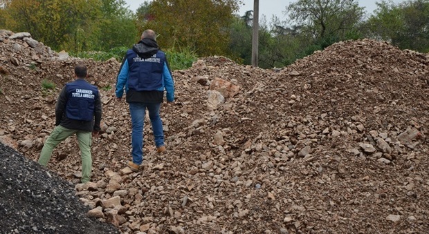 Gestione illecita di rifiuti e discarica abusiva: nei guai impresa di scavi