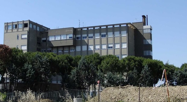 Fumo nel reparto di rianimazione, paura nell'ospedale di Giulianova