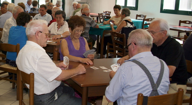 il focolaio partito dai bar dove si trovavano gli anziani dei tre comuni a giocare a carte