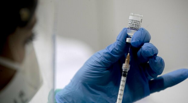 Esenzione vaccino, il caso Djokovic riaccende il dibattito: chi può non farlo e perché?