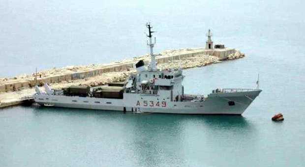 Contrabbando di sigarette e viagra sulla nave Caprera, tra gli arrestati anche 5 militari