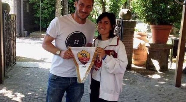 Totti difende il calcio femminile e incontra la "collega" Volpi