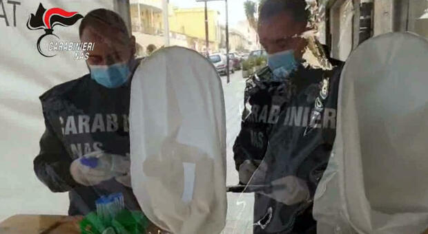 Medici e sanitari No vax già sospesi ma ancora a lavoro: i carabinieri scovano 281 “furbetti"