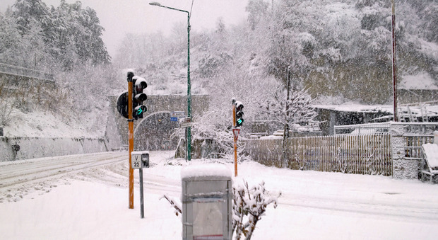 Neve: Avellino e Benevento, scuole chiuse lunedì e martedì