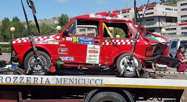 Tragedia al rally di San Marino, auto contro un muretto: morto il pilota Alessandro Pepe