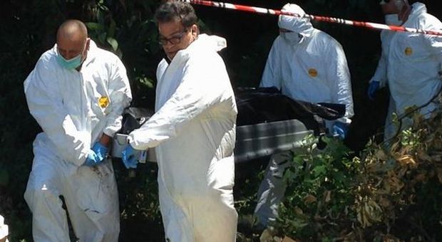 Orrore a Napoli, trovato un cadavere in decomposizione: il corpo è di un 39enne. "Scomparso da sabato"