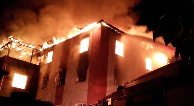 Turchia, incendio in un dormitorio di studentesse: morte 11 ragazze e un'insegnante, 22 feriti