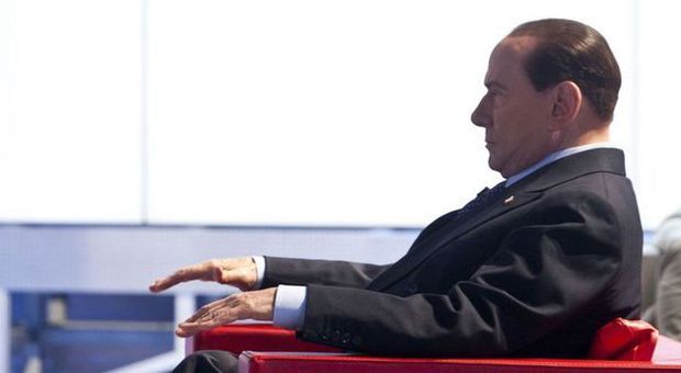 Legge elettorale. Il summit sotto la foto del Che, Berlusconi fa le prove con Verdini