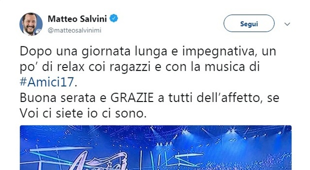 Matteo Salvini guarda la finale di Amici 17: «Un po di relax, se voi ci siete io ci sono»