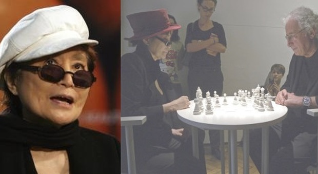 Yoko Ono e la sua scacchiera con soli pezzi bianchi