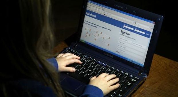 Facebook fa male alla salute mentale: un nuovo studio spiega il perché