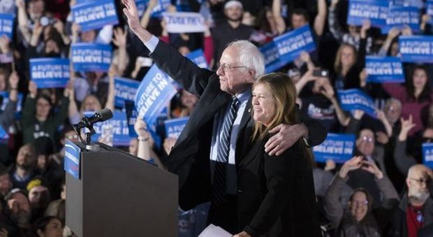Bernie Sanders con la moglie Jane