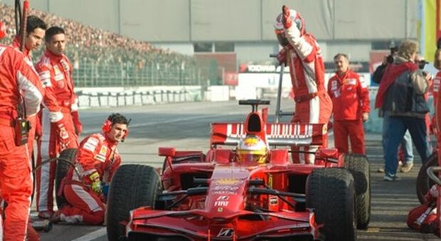 Ferrari, analisti negativi