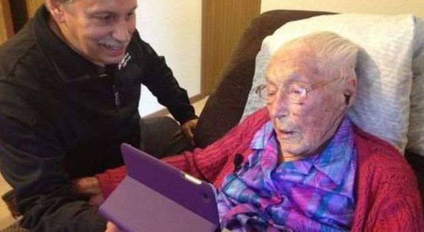 Anna Stoehr, l'utente più anziana di Facebook A 114 anni ha appena scoperto il web