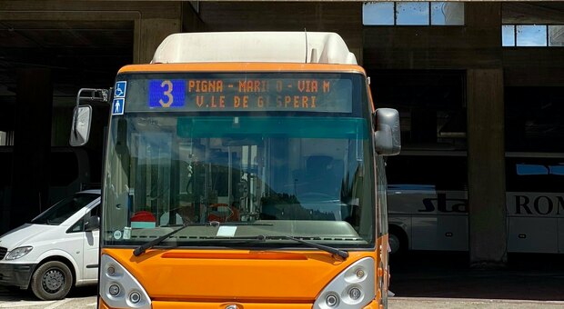 Bus più piccoli in centro per dribblare i cantieri di Ascoli. Allo studio altre aree di scambio esterne per lasciare l’auto
