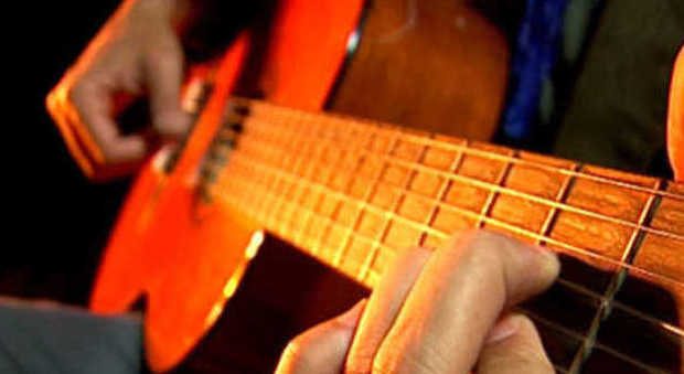 Furto in parrocchia: rubate chitarre dalla sala musica delle associazioni