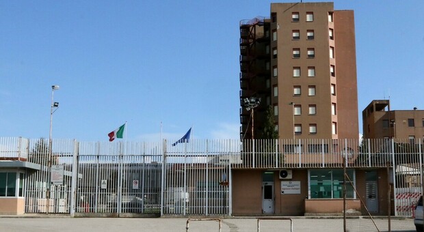 La facciata del carcere di contrada Capodimonte