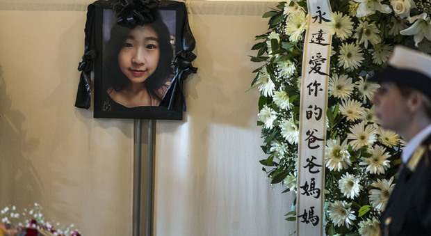 Roma, cinese morta a Tor Sapienza: l'ultimo saluto a Zhang