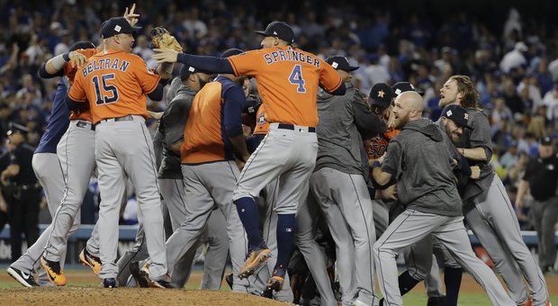 Mlb, capolavoro Astros: Dodgers ko in gara 7, primo titolo della storia per Houston