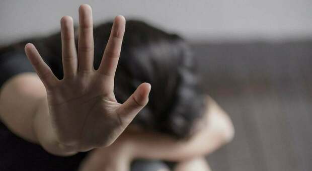 «Violentata dal branco», lo stupro denunciato da una 17enne: arrestati due stranieri di 26 e 31 anni
