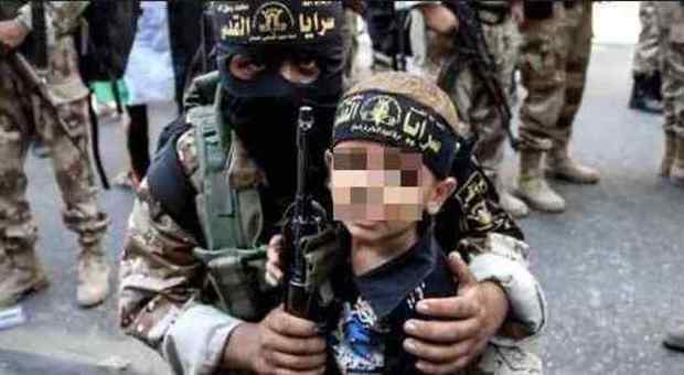 Reclutava bambine e adolescenti per l'Isis: arrestata una spagnola