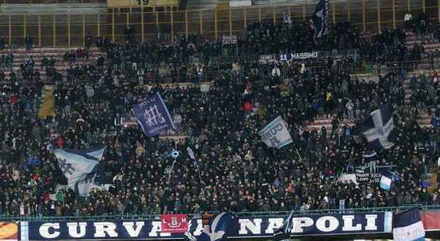 Razzi e petardi nel match col Trabzonspor: il Napoli rischia sanzione Uefa