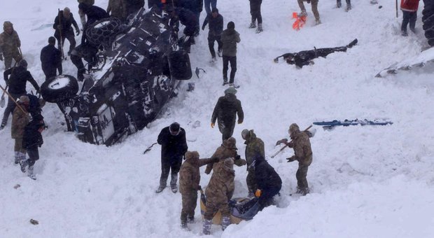 Turchia, valanga nella provincia di Van: almeno 26 morti, 10 persone ancora sotto la neve