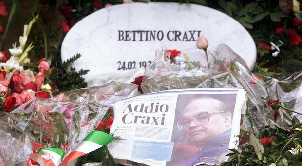 La Lega rivaluta Bettino Craxi: anche Salvini tentato dall'omaggio sulla tomba ad Hammamet