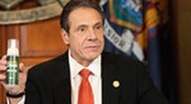 Il Governatore Cuomo presenta il disinfettante "New York Clean"