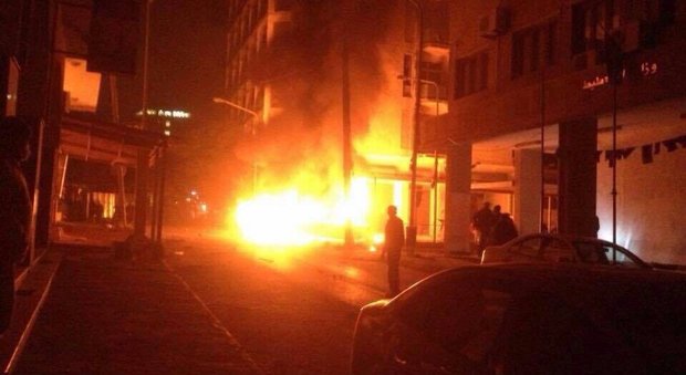 Libia, autobomba esplode vicino all'ambasciata italiana: morti i due kamikaze