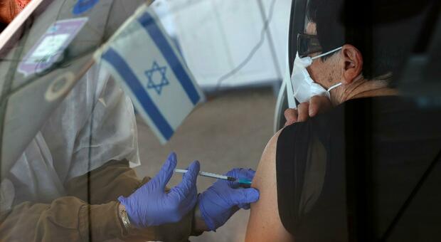 Vaccino, il modello Israele: «A marzo agli anziani, contagio e ricoveri diminuiranno». Parla il dirigente del Ministero della Sanità