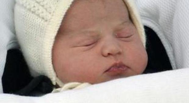 Royal baby, è nata la bimba di Kate e William, la sorellina di George. Tweet di Kensington Palace: "Madre e piccola stanno bene"