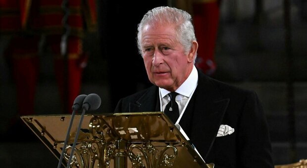 Re Carlo, l'incoronazione vale miliardi: a quanto ammonta il patrimonio dei Windsor, tra holding e proprietà