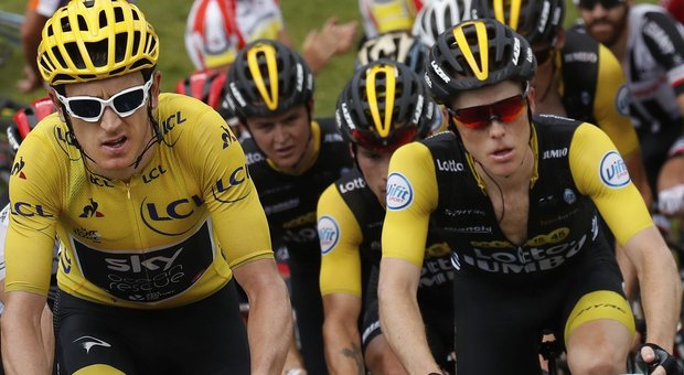 Tour de France, Roglic vince la 19esima tappa: Thomas conserva la maglia gialla