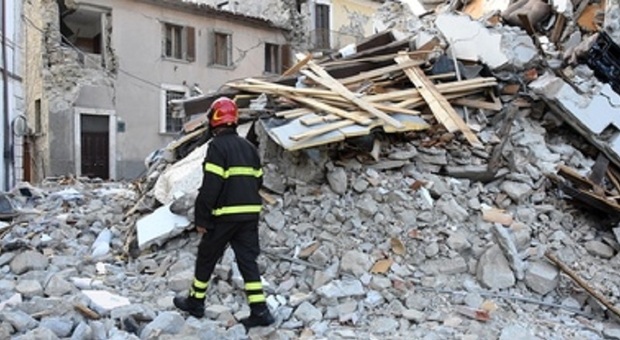 Terremoto, Legnini firma il piano per tre regioni: le Marche saranno oggetto di ordinanza specifica