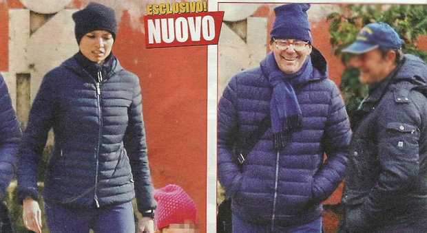 Fabrizio Frizzi passeggia con la moglie Carlotta Mantovan e la figlia Stella