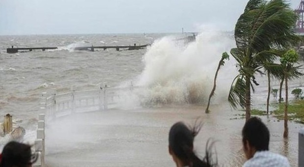 Il tifone Mujigae colpisce Filippine e Cina: almeno otto morti
