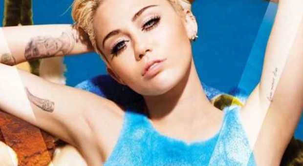 Miley Cyrus ritratta da Lagerfeld per V Magazine