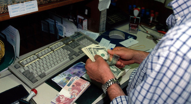 Uruguay, impiegata prosciuga i conti dei clienti, sottraendo 3 milioni di dollari in 10 anni