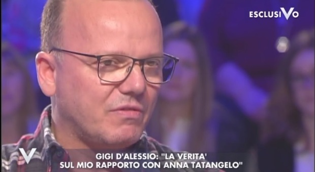 Gigi D'Alessio a Verissimo: "Io e Anna ancora insieme, basta bugie e menzogne"