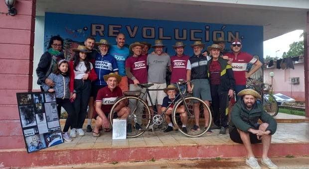 La bici di Che Guevara esposta a Cuba, l'artista Bucci: «Grande emozione»
