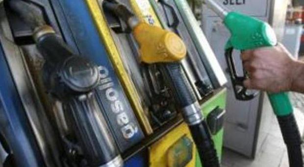 La truffa della benzina agevolata denunciati due gestori friulani