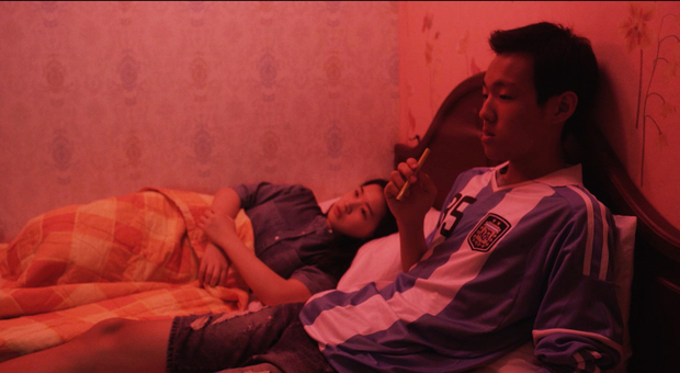 Una scena di “Good News” in un motel a ore con gli adolescenti Minhui e Junho