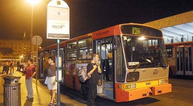 Atac, l'idea di Marino per la movida: bus notturni a tariffa agevolata per i giovani nel weekend