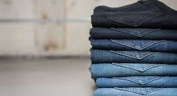 Rubati 7.000 paia di jeans