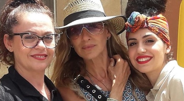 Sarah Jessica Parker in vacanza in Italia: selfie a Marzamemi