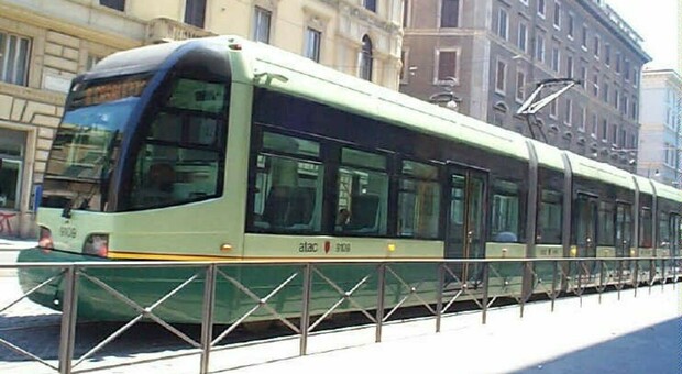 Roma, l’appello da via Arenula: «Non fate ripartire il tram». Residenti sul piede di guerra