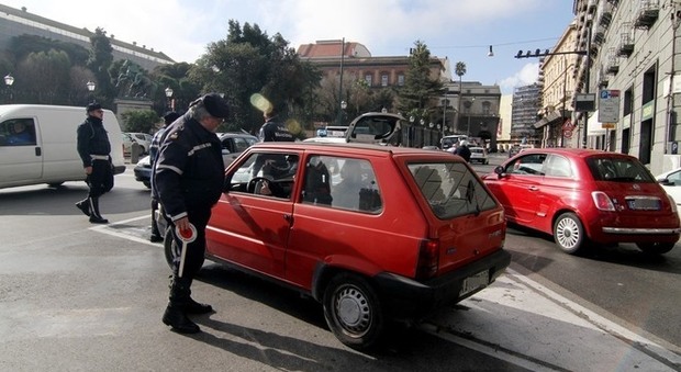 Polveri sottili: a Napoli scatta la settimana di stop per le auto sino a Euro 3 | Foto