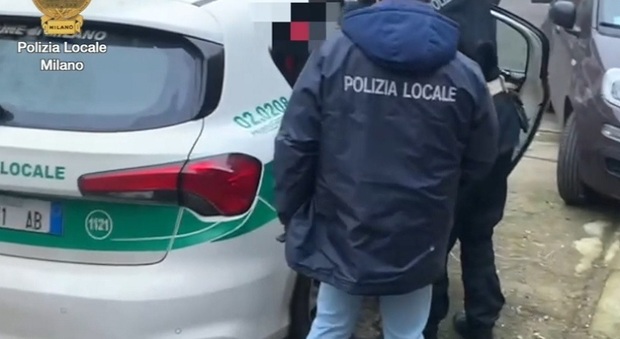 Milano, resiste alla rapina: modella colpita al viso con un sasso