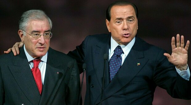 Sivio Berlusconi iscritto al Famedio tra i "grandi milanesi". Il fratello Paolo e l'amico Marcello Dell'Ultri lo difendono dalle critiche così